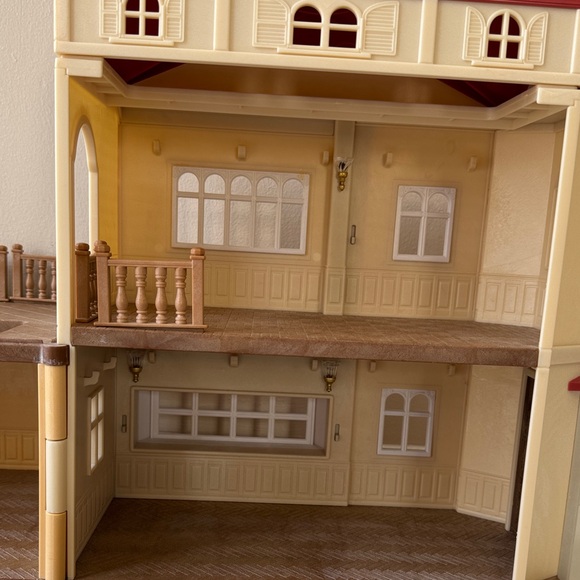 Calico Critters Charming Red Roof Dollhouse - Picture 11 of 16